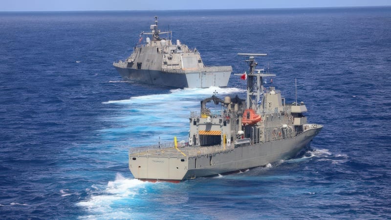 Záběry zkázy v Karibiku: „Jižní kopí“ armády USA změnilo loď narkoteroristů v ohnivou kouli