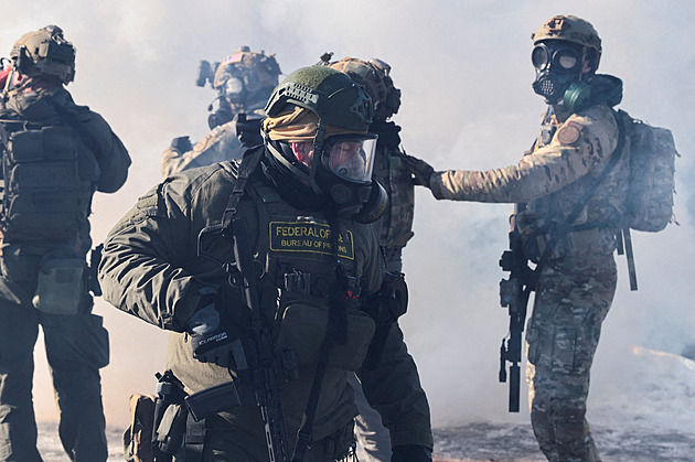 Bez masek a se soudním povolením. Senát už nechce financovat imigrační úřad ICE