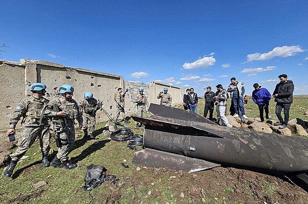 ONLINE: Mrtví v íránské škole i Sýrii. Teherán chce vše uklidnit, údery pokračují
