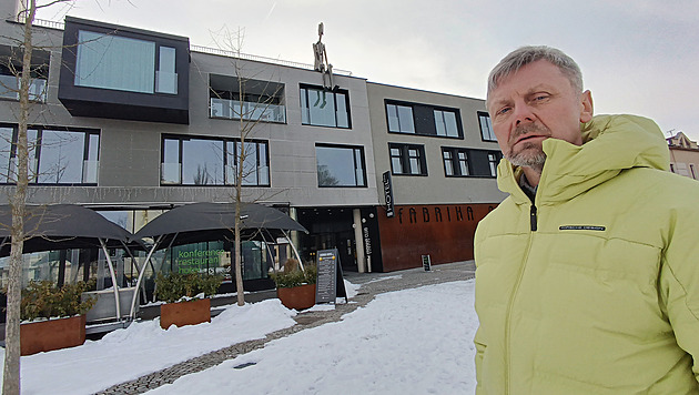 Lidé se někde potřebují setkávat, říká humpolecký patriot Petr Hendrych