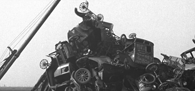 Takto likvidovali auta v minulosti. Spálili je nebo hodili do moře