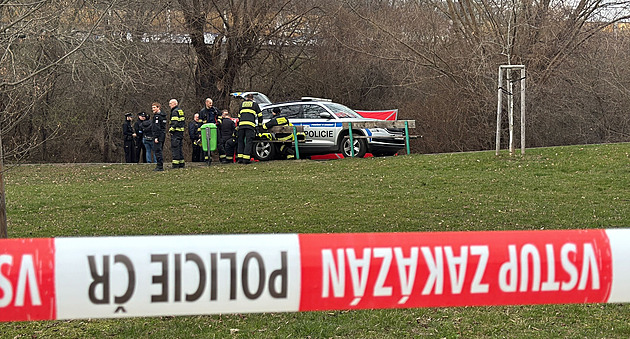 Policisté vytáhli z Kyjského rybníka mrtvého muže