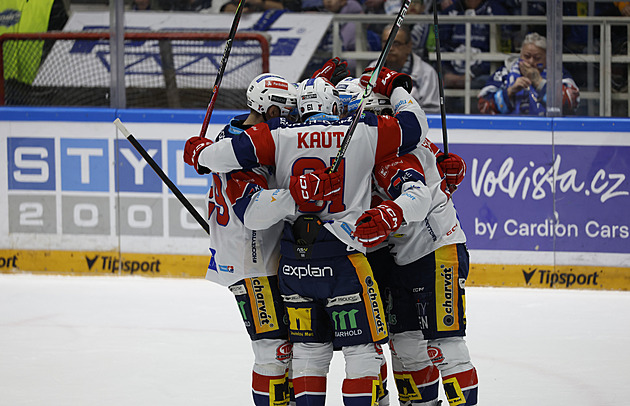 ONLINE: Pardubice hrají o mečbol a vedou. Sparta vyzve Plzeň v Holešovicích