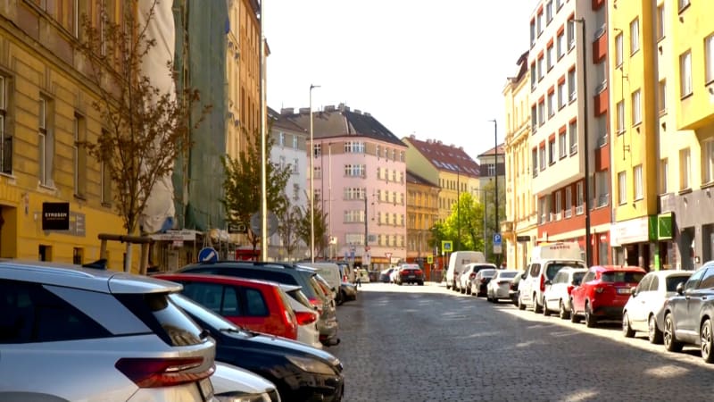 Hluk terorizuje obyvatele Nuslí: Šílené, jako když přijedou tanky, tvrdí. Památkáři neustoupí