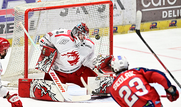 ONLINE: Pardubice - Třinec 1:0. Druhé finále extraligy, skóre otevírá Sedlák