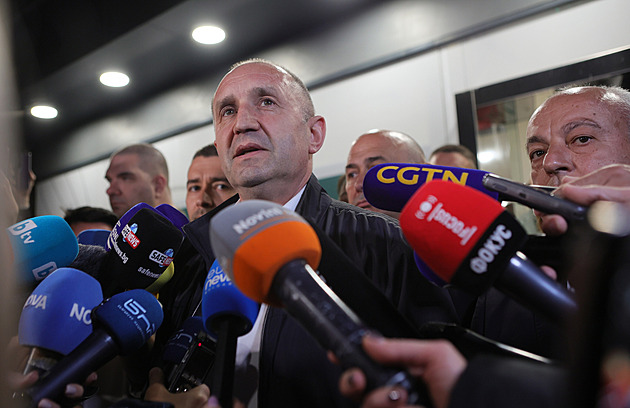 V bulharských volbách slaví vítězství exprezident Radev, má pohodlnou většinu