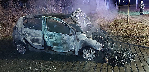 Politici hledají postavu na pozadí žhářského útoku, odměnu 200 tisíc dají ze svého