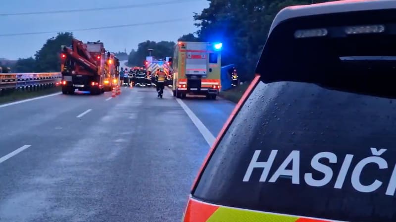 Tragická smrt 18leté dívky na Uherskohradišťsku. Spolujezdkyně nepřežila náraz do stromu