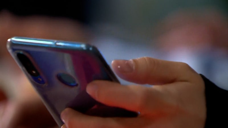 Děti trápí bolesti hlavy: Příčina neznámá. Podezření padá na nezdravé návyky a sociální sítě