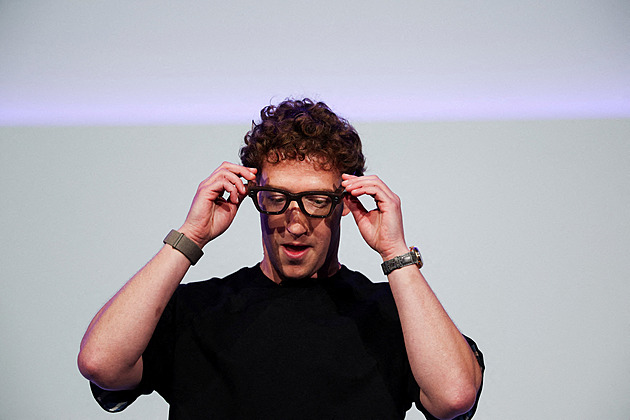 Chytré brýle vyvolávají obavy právníků. Vývojáři řeší, jak odhalit „šmíráky“