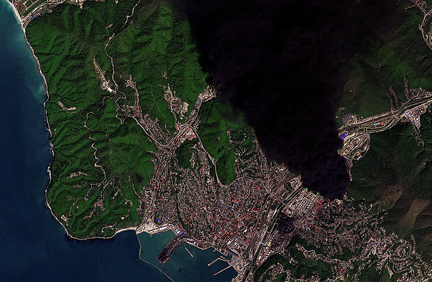Požár je pod kontrolou, nebezpečí nehrozí, tvrdí úřady v decimovaném Tuapse