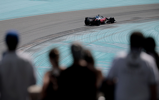 Velká cena Miami formule 1 začne kvůli hrozbě bouřky o tři hodiny dřív