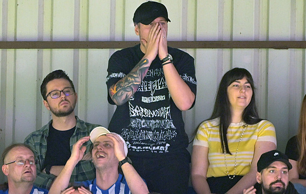 Udělám všechno, aby si ti dva pitomci už u nás nezapískali. Kania se obul do sudích