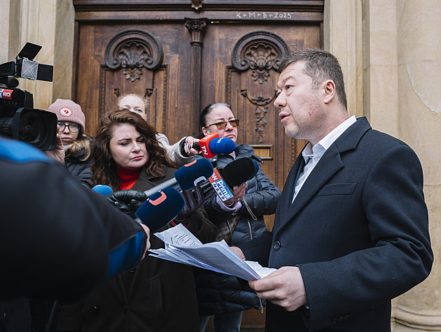 Noční debata nestačila. Okamura svolal ke sjezdu sudetských Němců další schůzi