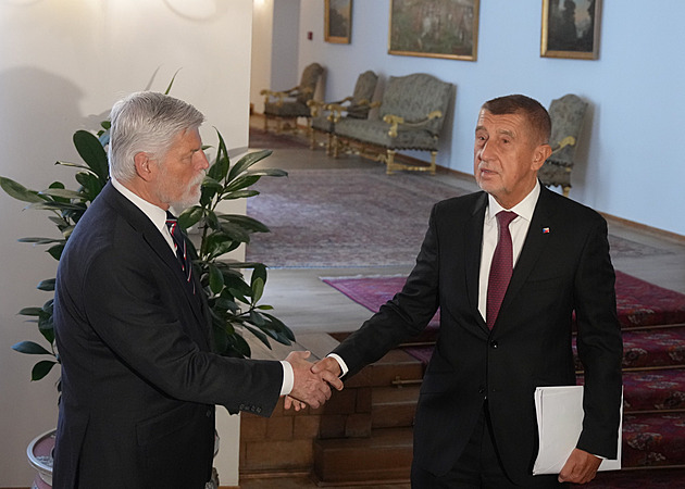 Ke shodě nedošlo, řekl Pavel po jednání s Babišem. Trvá na účasti na summitu NATO