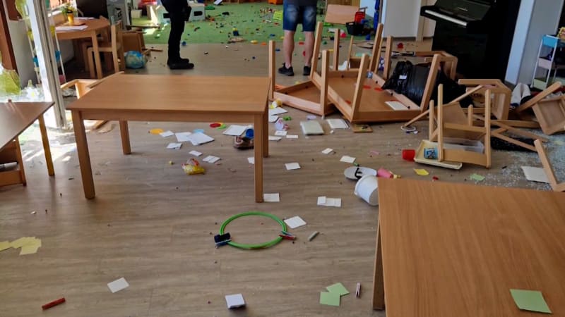 Kdo zdemoloval školku v Černošíně? Místní mají jasno, policie je pachatelům na stopě