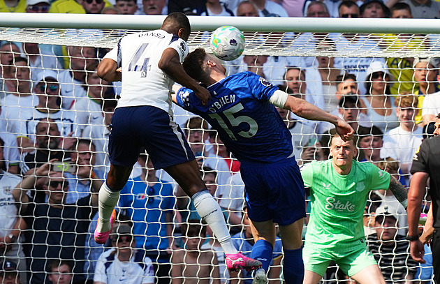 ONLINE: Tottenham vede v klíčovém boji o záchranu, blíž pádu je Součkův West Ham