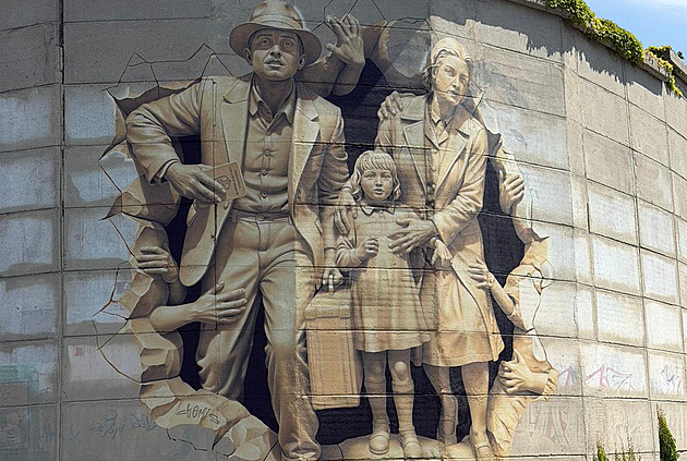 Mural v Modřanech musel zmizet, lidé se divili. Autor tam teď nakreslil nový