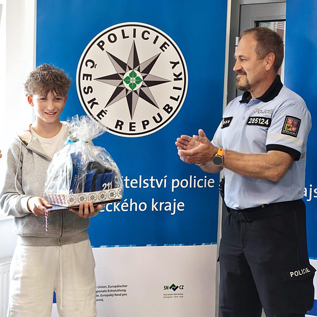 Chlapec zkolaboval při rybaření u jezera. Pohotový kamarád mu zachránil život
