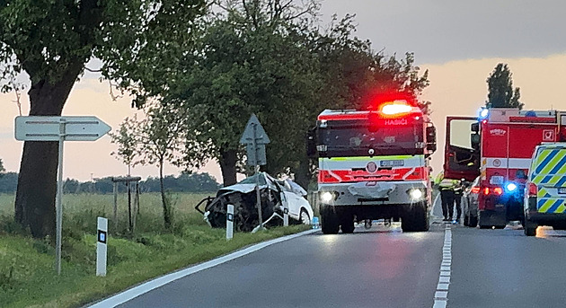 U Kolína se srazila dvě auta. Zranilo se několik lidí včetně dětí