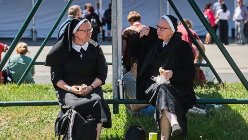 Blahořečení kněží Buly a Drboly popravených komunisty. Na mši v Brně zamířily tisíce lidí
