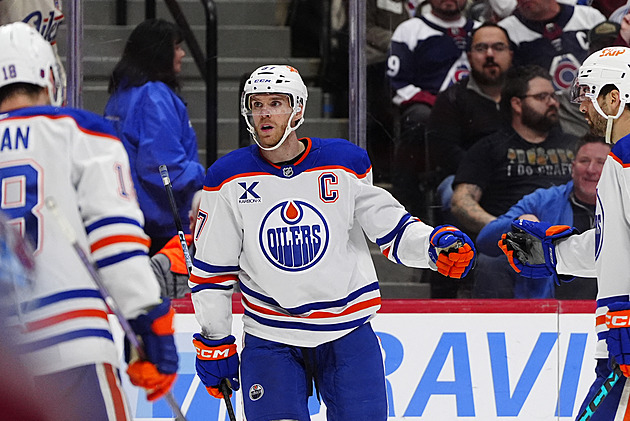 Jako Gretzky. McDavid získal popáté Cenu Teda Lindsayho a vyrovnal legendu