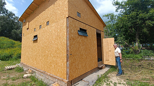 Ochráncům přírody se povedl unikát. Do speciálního domu přestěhovali vlaštovky