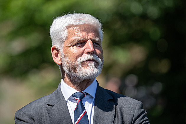 Nedůstojné, vláda hraje pubertální hru, vadí opozici, že do Ankary neletí i Pavel
