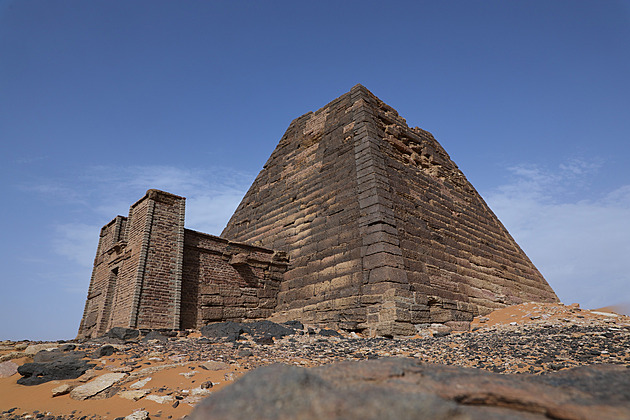 OBRAZEM: Pyramidy ohrožuje klima i válka. Památce UNESCO hrozí zkáza