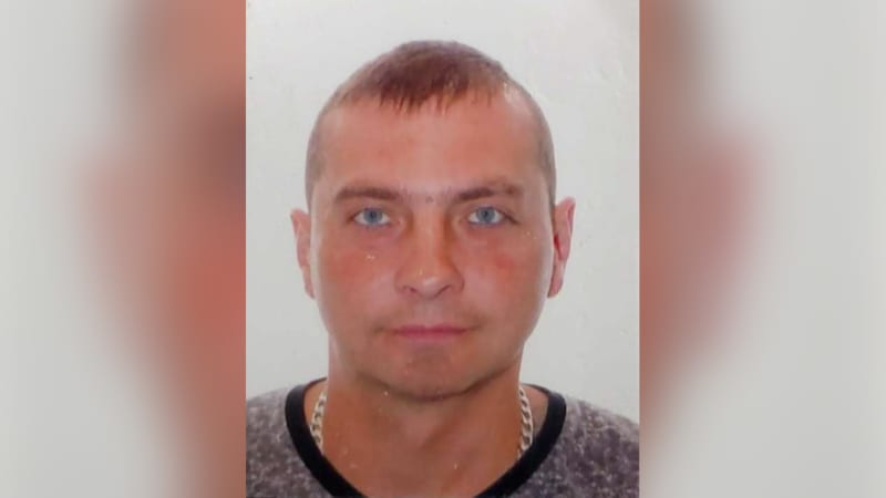 Muže v Británii srazilo šest aut, včetně policejního. Byl milujícím otcem, truchlí rodina